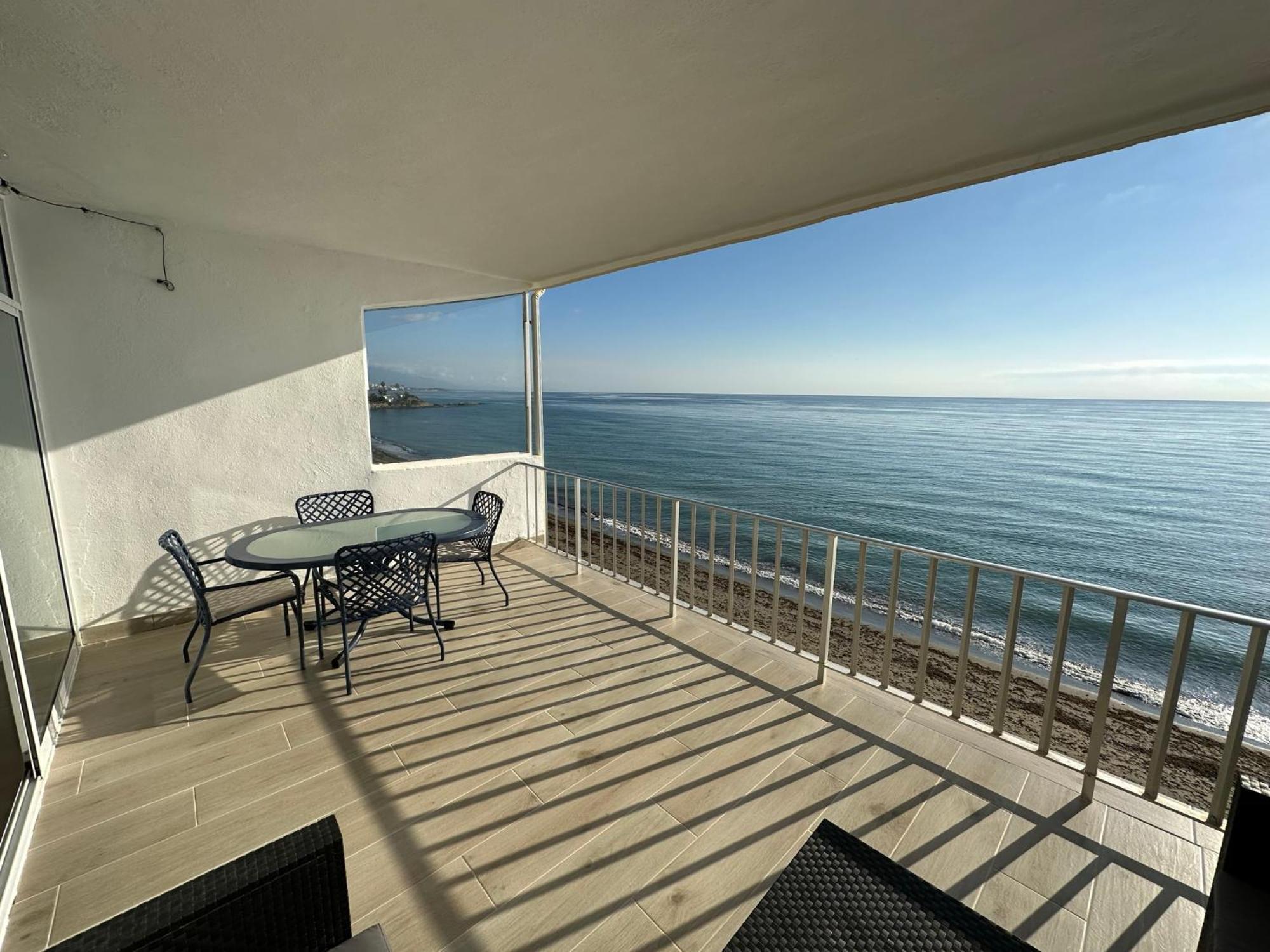 Beachfront, Top Floor Corner 2-Bed, Estepona Paseo Apartamento Exterior foto