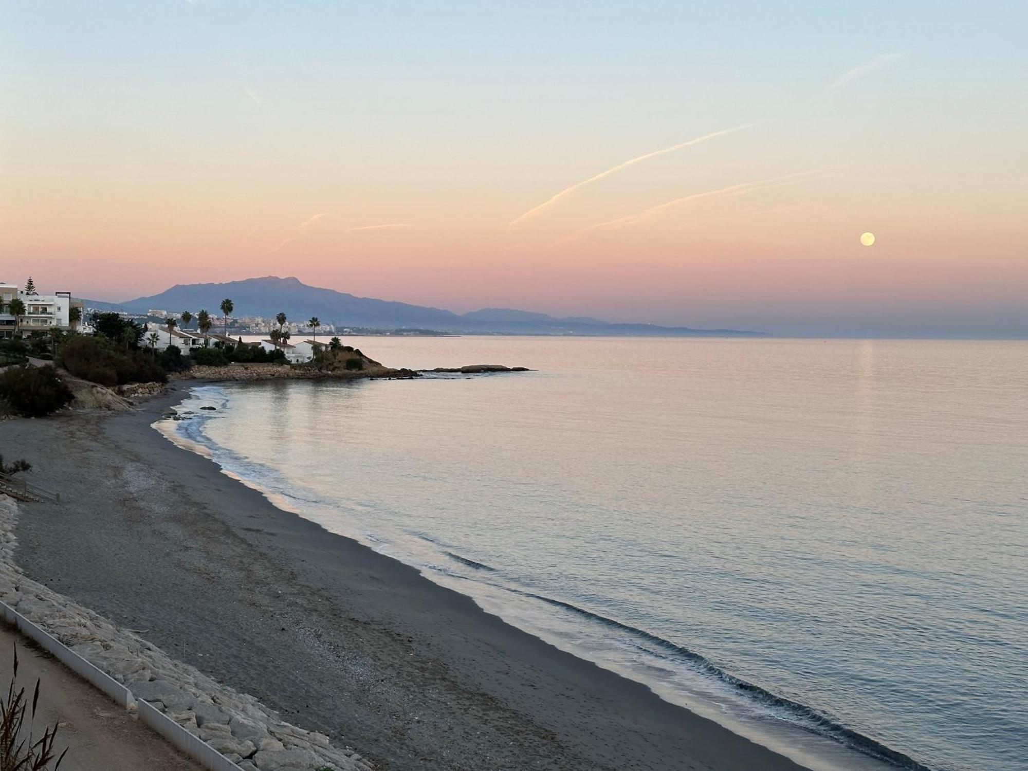 Beachfront, Top Floor Corner 2-Bed, Estepona Paseo Apartamento Exterior foto