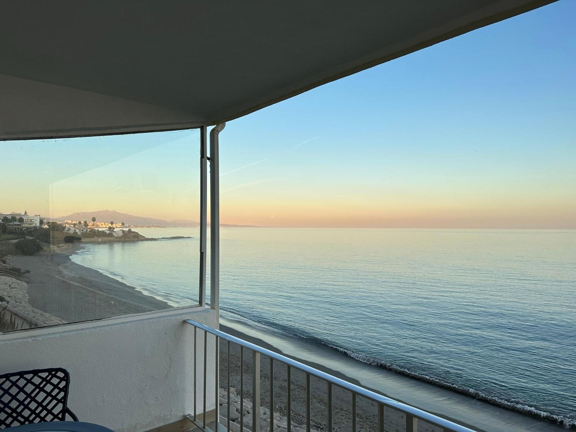 Beachfront, Top Floor Corner 2-Bed, Estepona Paseo Apartamento Exterior foto