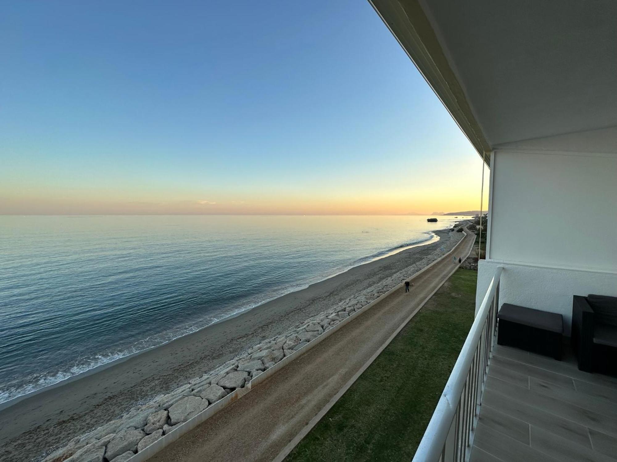 Beachfront, Top Floor Corner 2-Bed, Estepona Paseo Apartamento Exterior foto